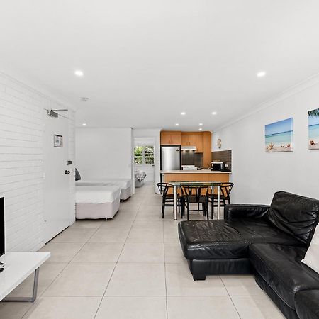 Surfers Paradise- Meters From The Beach! Gold Coast Bagian luar foto