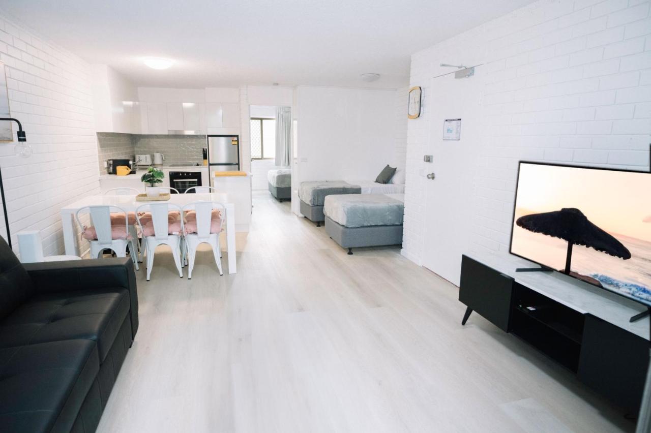 Surfers Paradise- Meters From The Beach! Gold Coast Bagian luar foto