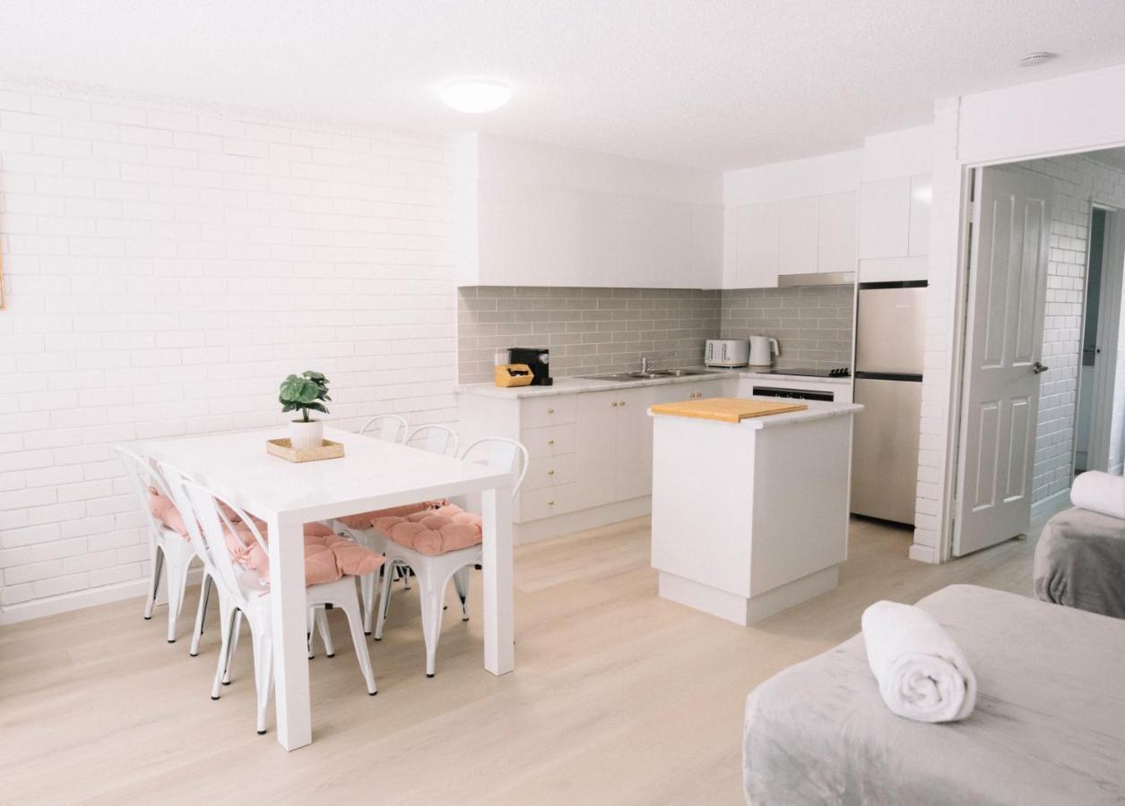 Surfers Paradise- Meters From The Beach! Gold Coast Bagian luar foto