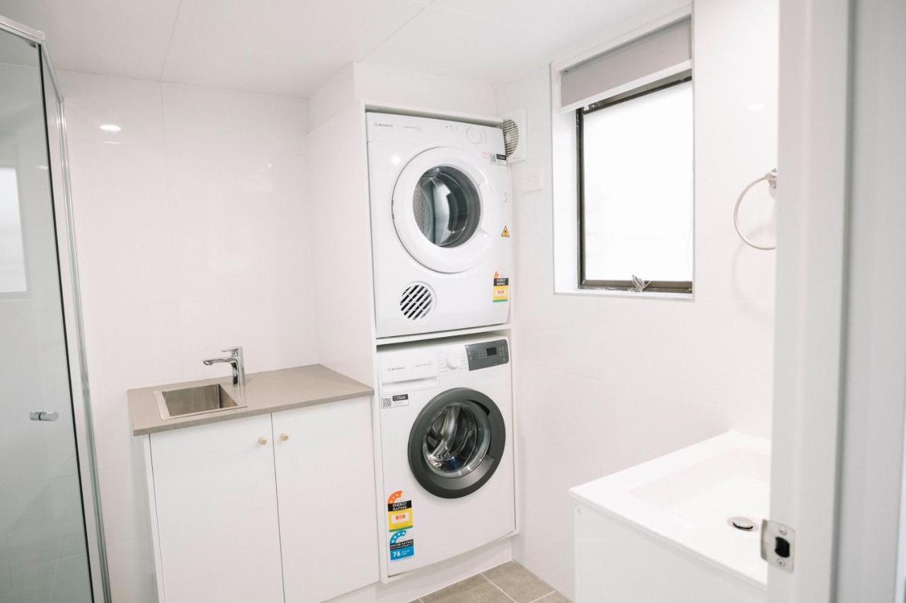 Surfers Paradise- Meters From The Beach! Gold Coast Bagian luar foto
