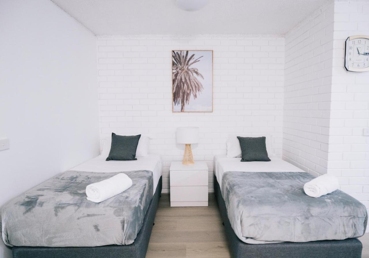 Surfers Paradise- Meters From The Beach! Gold Coast Bagian luar foto